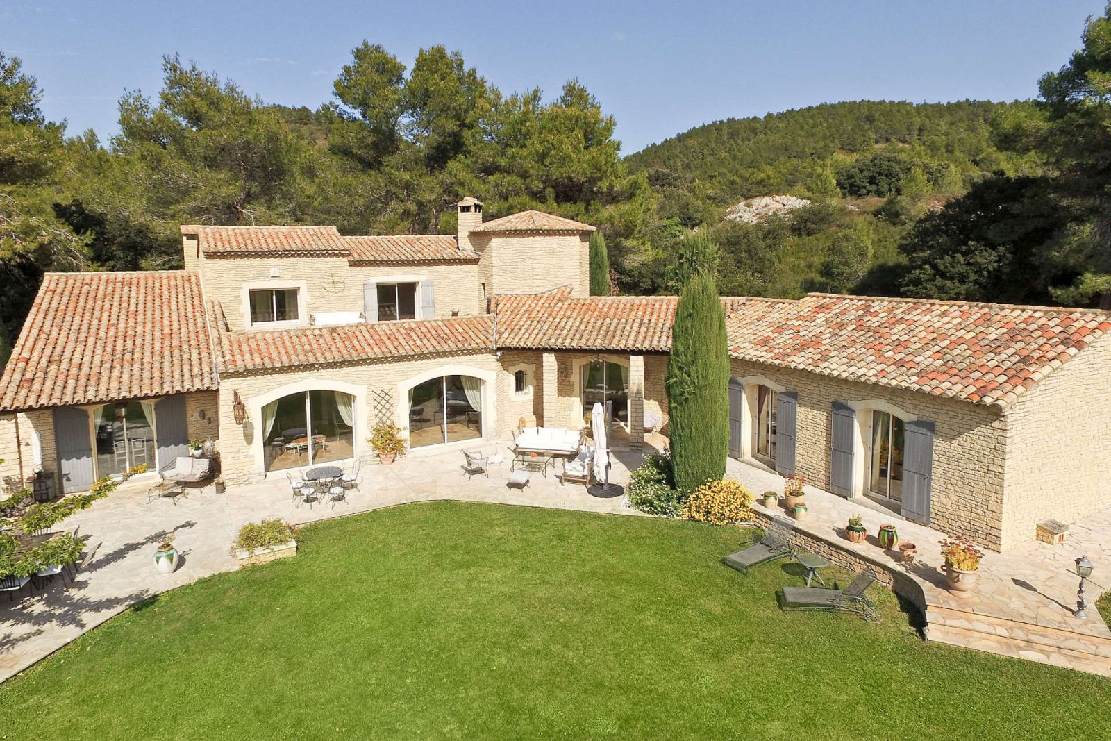 Saint Remy de Provence luxury villa rentals with private pool and[....]