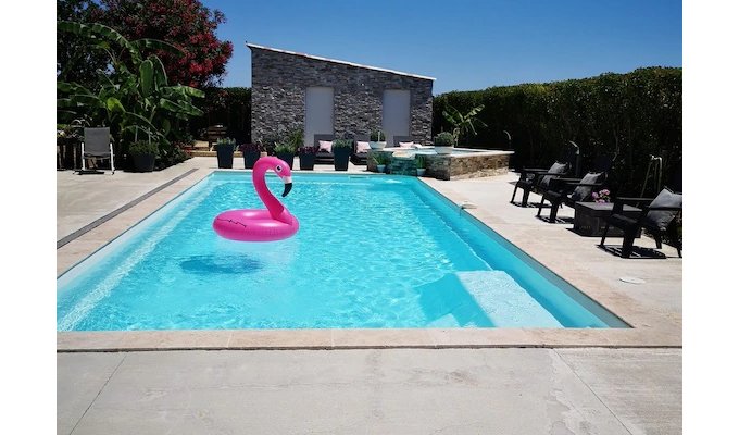 Aleria Villa Vacation Rental 8/12 pers private pool Near From Beaches Corsica