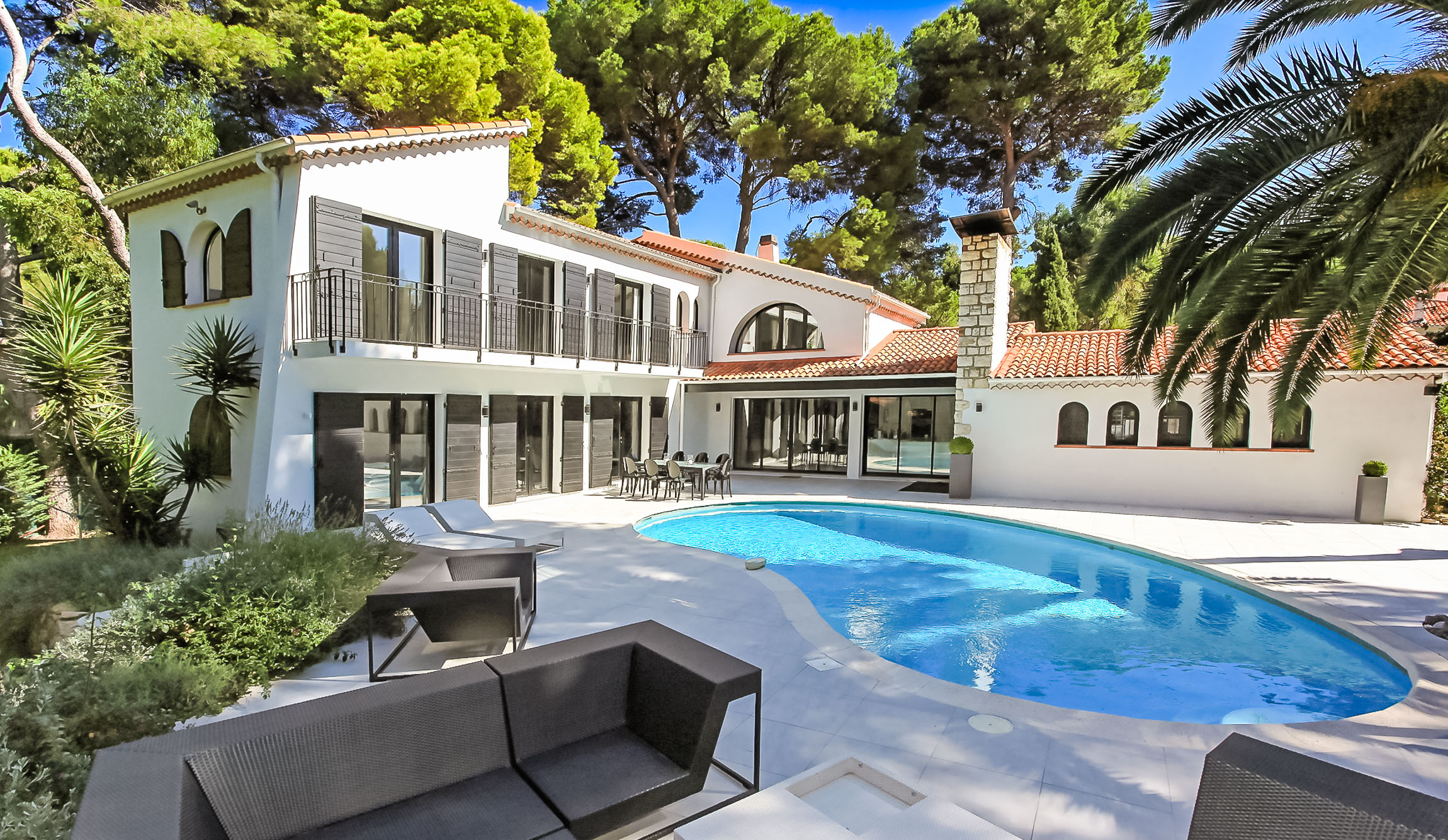 Luxury Villa In The Antibes 