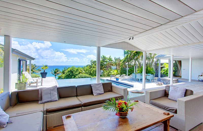 Guadeloupe luxury villa rentals in Sainte Anne at 300 m from the hotel