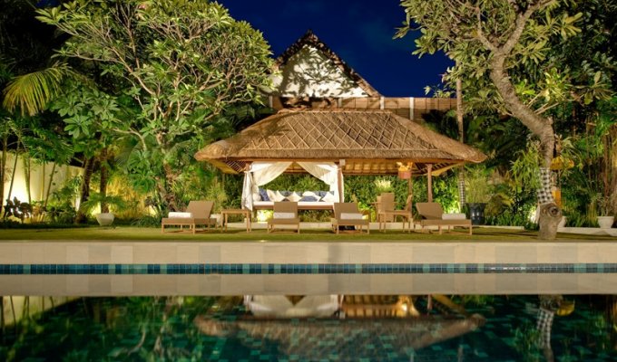 Seminyak Bali villa rental private pool 400m from the beach with staff included