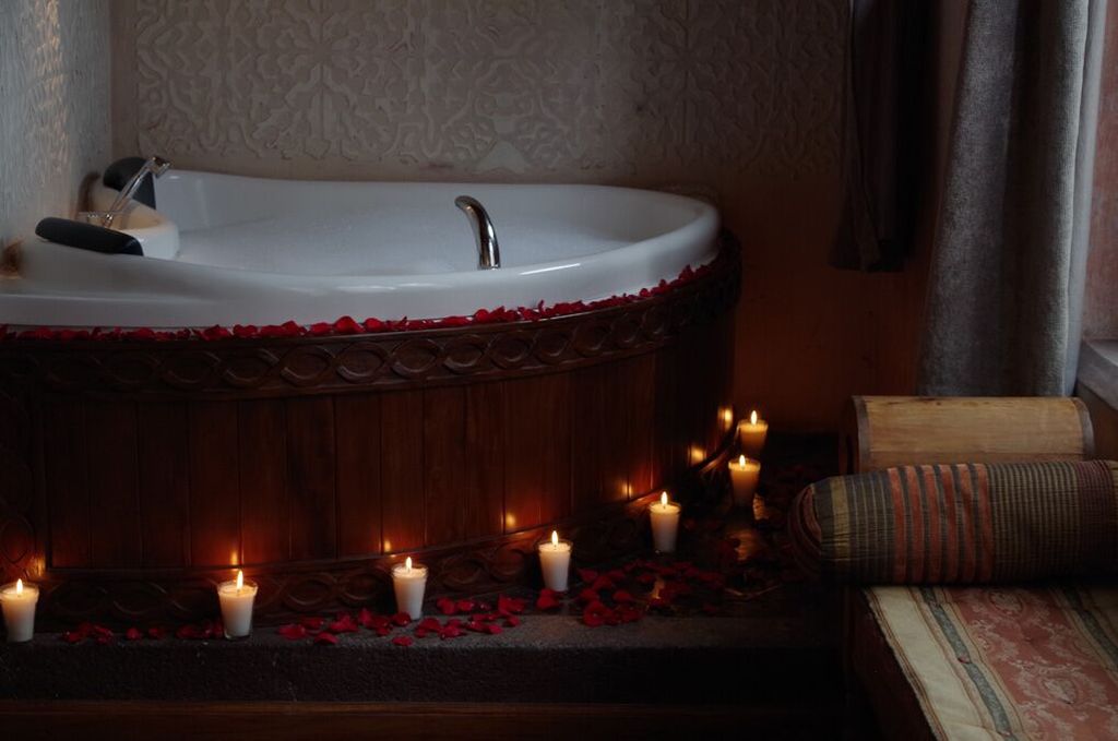 Antigua Luxury Massage Bathtub